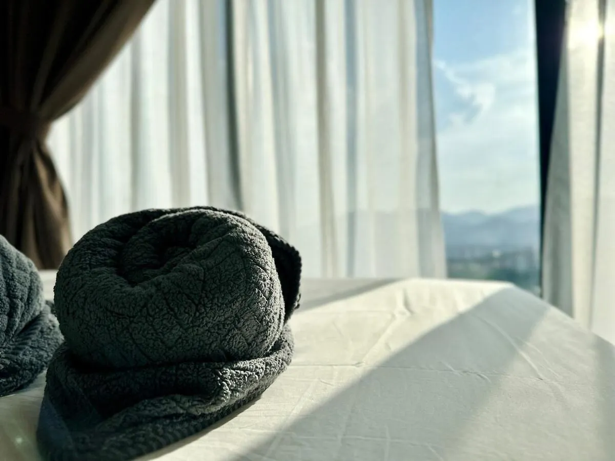 Lägenhet Luxury 2Br Sunnysuite Sky Pool Breathtaking Views George Town
