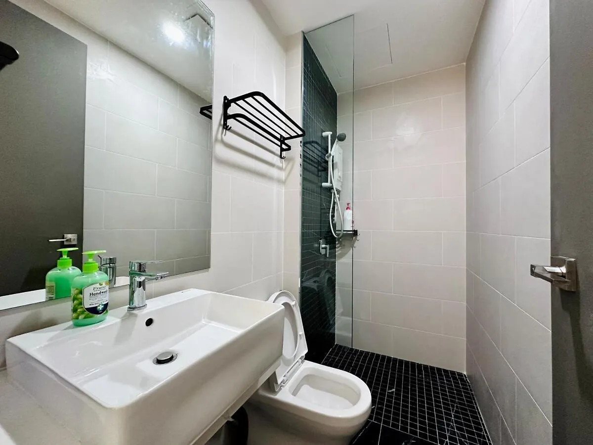 Lägenhet Luxury 2Br Sunnysuite Sky Pool Breathtaking Views George Town