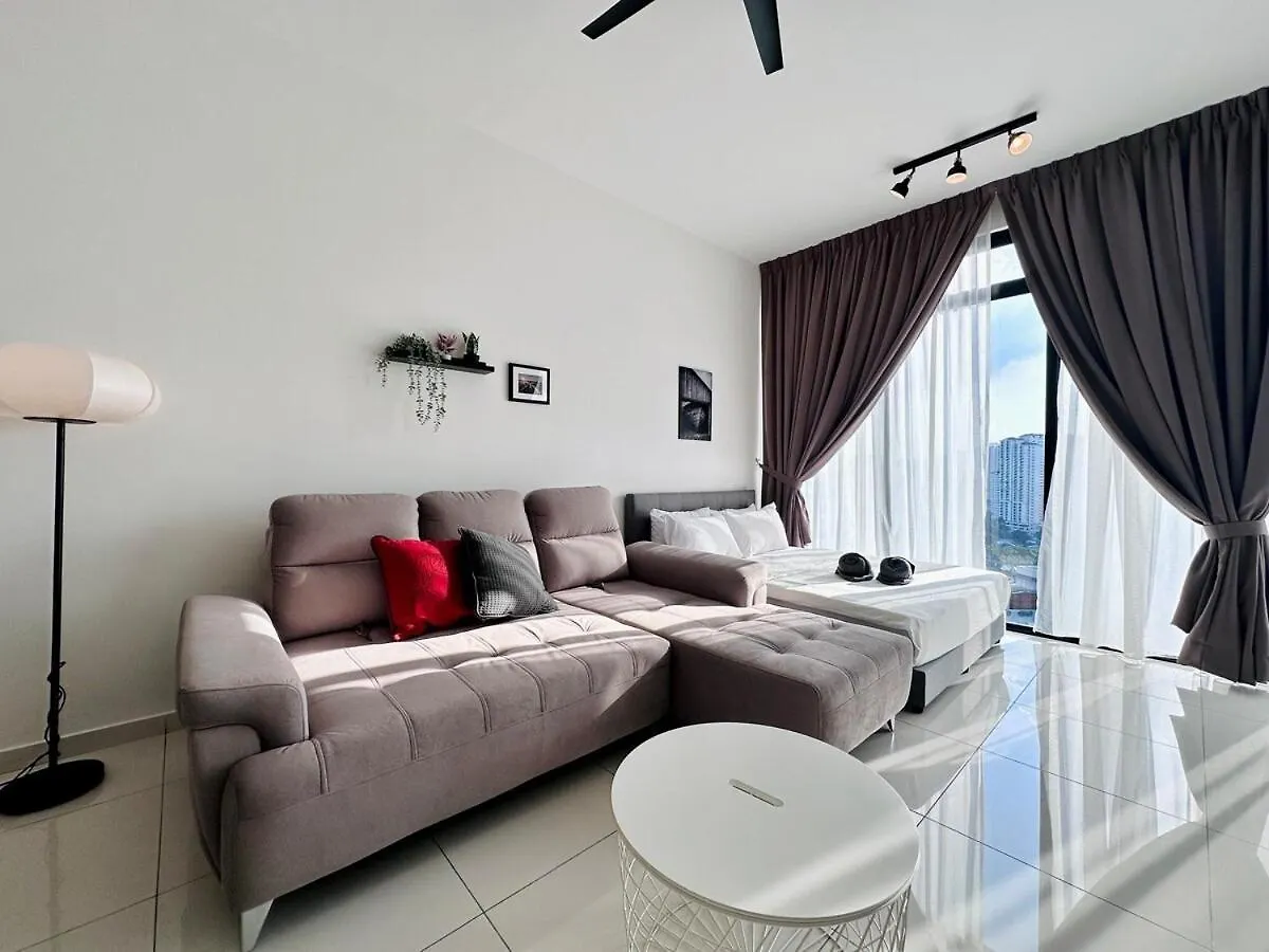 Lägenhet Luxury 2Br Sunnysuite Sky Pool Breathtaking Views George Town