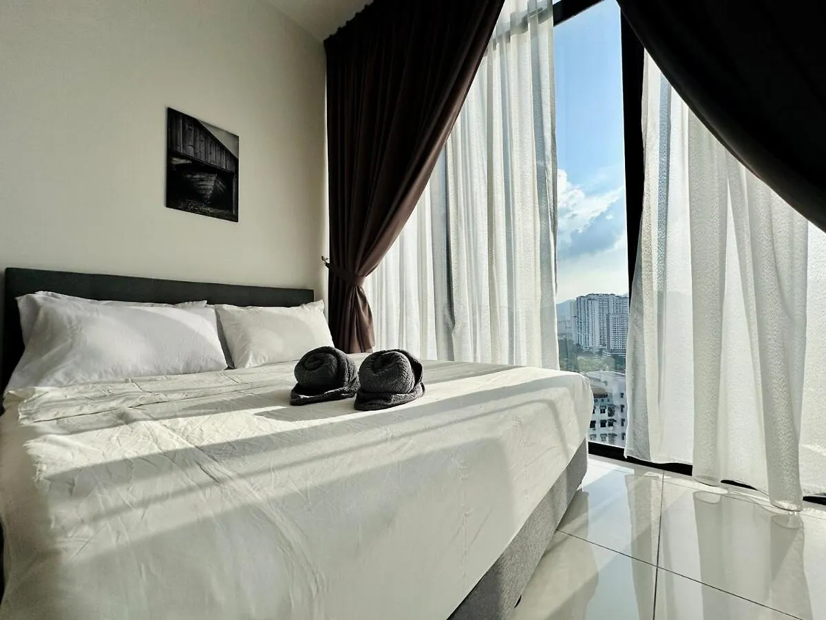 Luxury 2Br Sunnysuite Sky Pool Breathtaking Views George Town 0*,  Malaysia